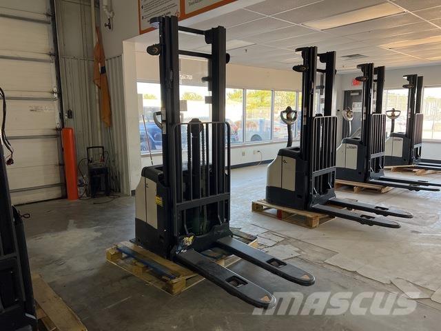 Crown ES 4000 Apiladores eléctricos autopropulsados