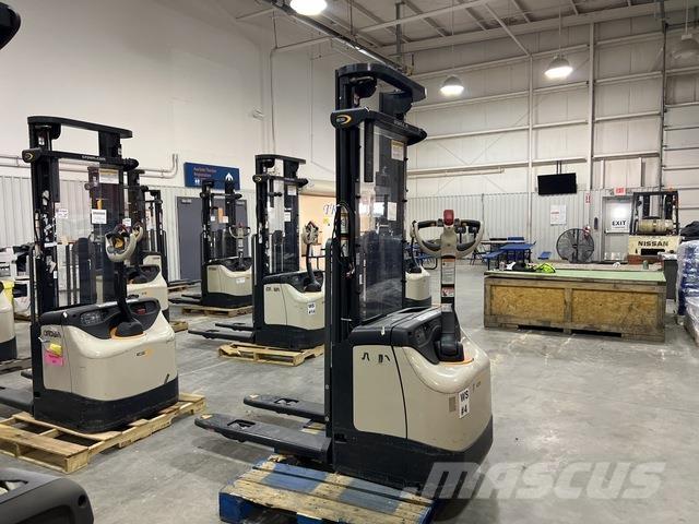 Crown ES 4000 Apiladores eléctricos autopropulsados