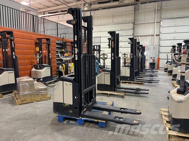 Crown ES 4000 Apiladores eléctricos autopropulsados