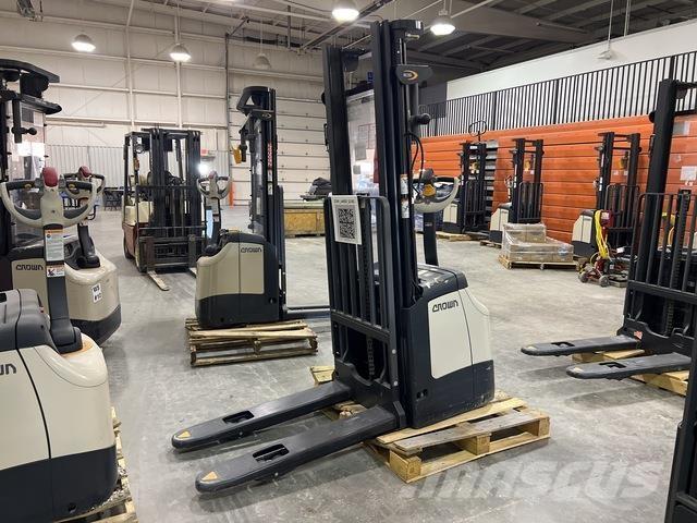 Crown ES 4000 Apiladores eléctricos autopropulsados