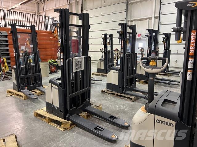 Crown ES 4000 Apiladores eléctricos autopropulsados