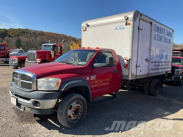 Dodge 5500 Camiones caja cerrada