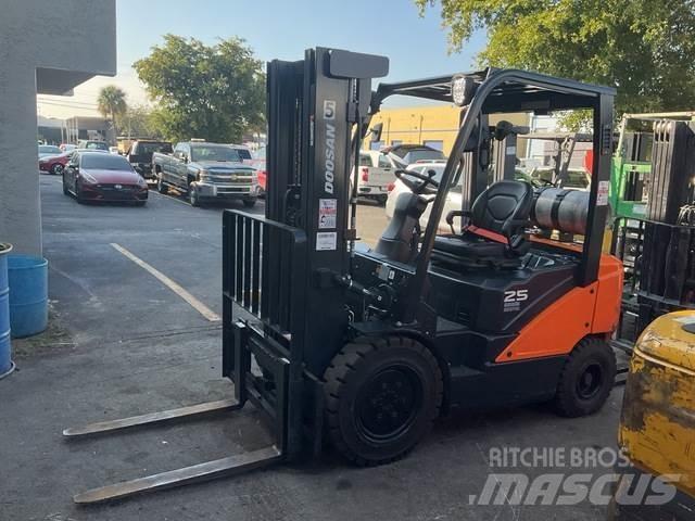 Doosan G25E-7 Construcción - Otros