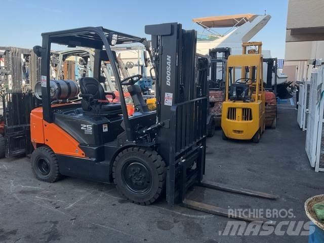 Doosan G25E-7 Construcción - Otros