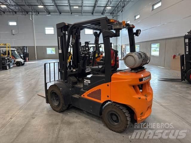Doosan G25N-7 Construcción - Otros