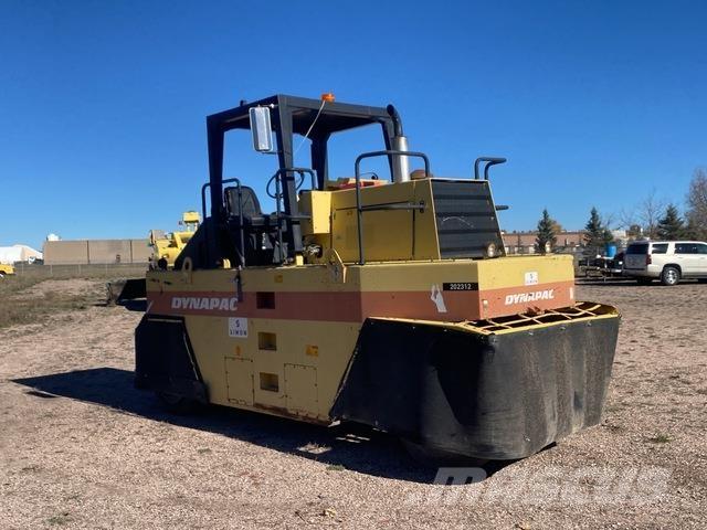 Dynapac CP221 Rodillos sobre neumáticos