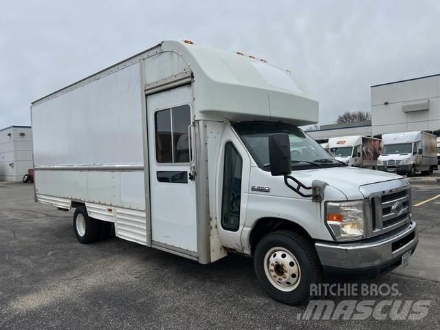 Ford E-350 Camiones caja cerrada