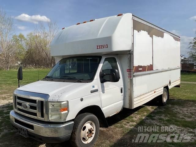 Ford E-350 Camiones caja cerrada