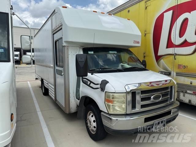 Ford E-350 Camiones caja cerrada