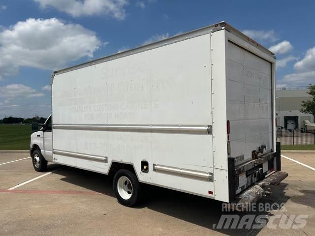 Ford E-350 Camiones caja cerrada