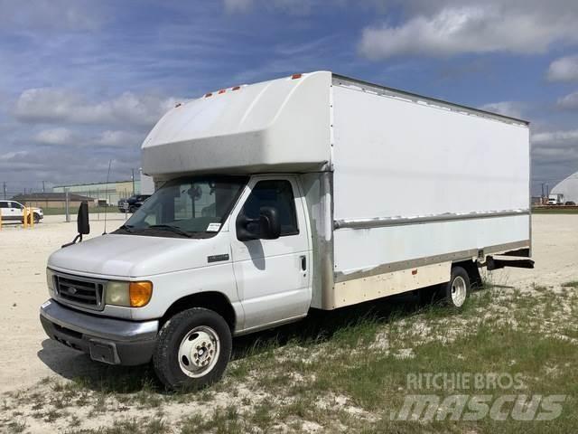Ford E-350 Camiones caja cerrada
