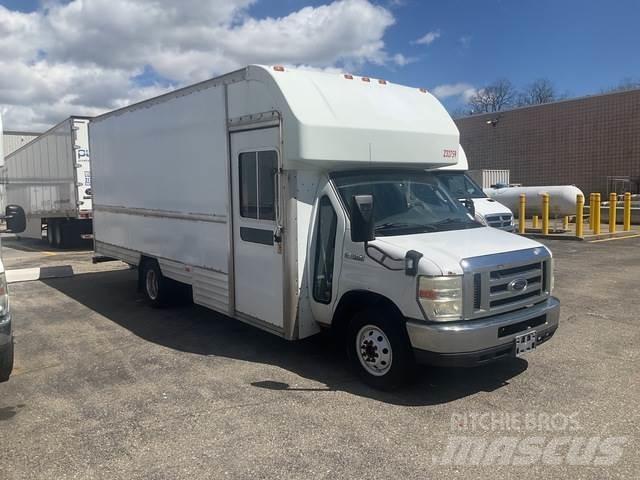 Ford E-350 Camiones caja cerrada