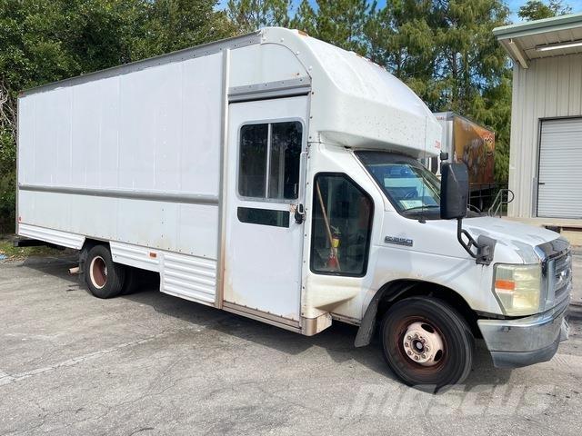 Ford E-350 Camiones caja cerrada