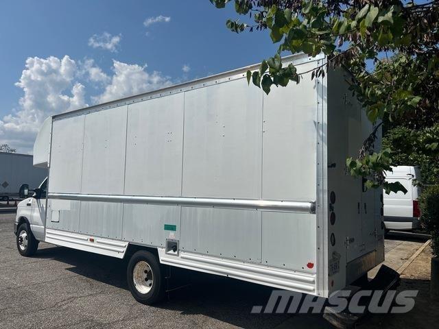 Ford E-350 Camiones caja cerrada
