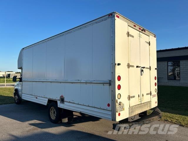Ford E-350 Camiones caja cerrada
