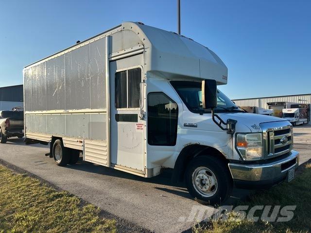 Ford E-350 Camiones caja cerrada