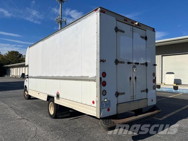 Ford E-350 Camiones caja cerrada