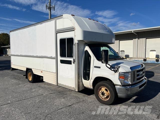 Ford E-350 Camiones caja cerrada