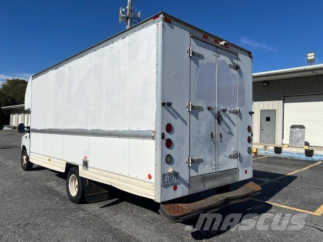 Ford E-350 Camiones caja cerrada