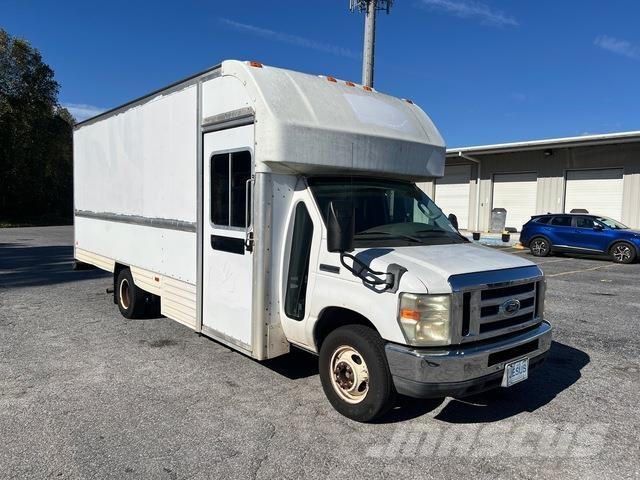 Ford E-350 Camiones caja cerrada