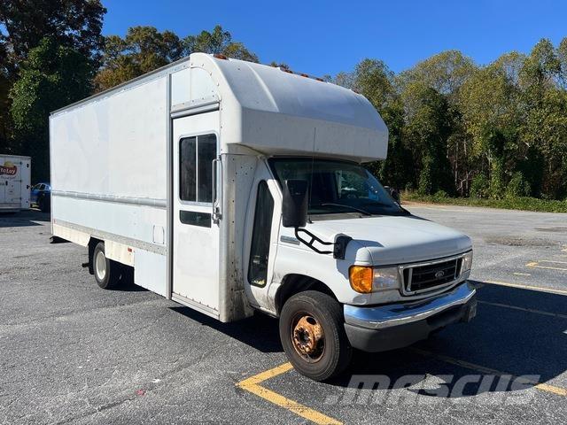 Ford E-350 Camiones caja cerrada
