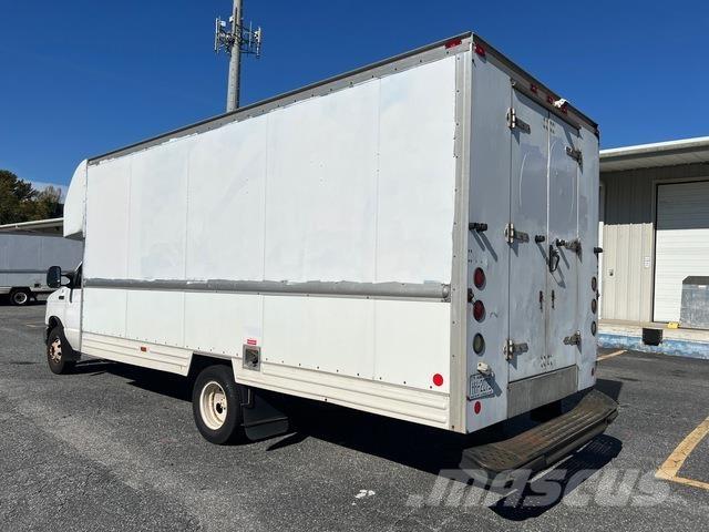 Ford E-350 Camiones caja cerrada