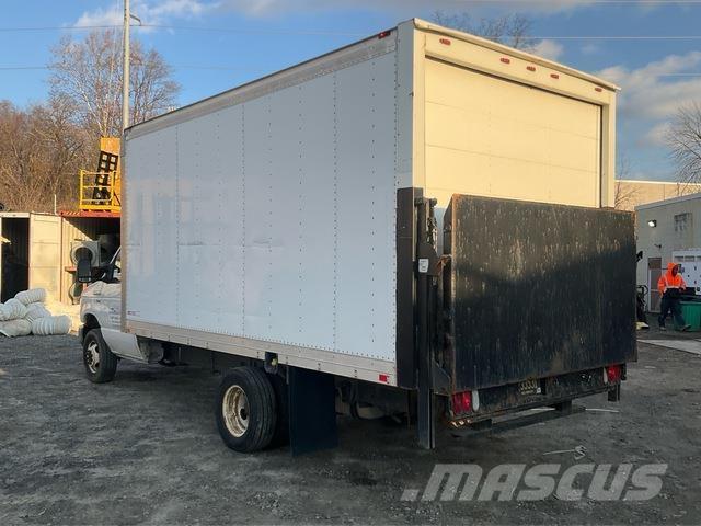 Ford E-350 Camiones caja cerrada