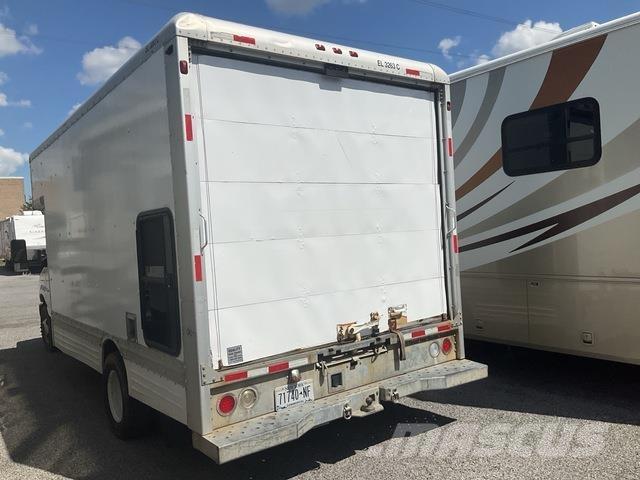 Ford E-450 Camiones caja cerrada