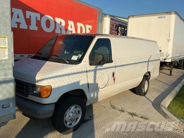 Ford E350 Camiones caja cerrada