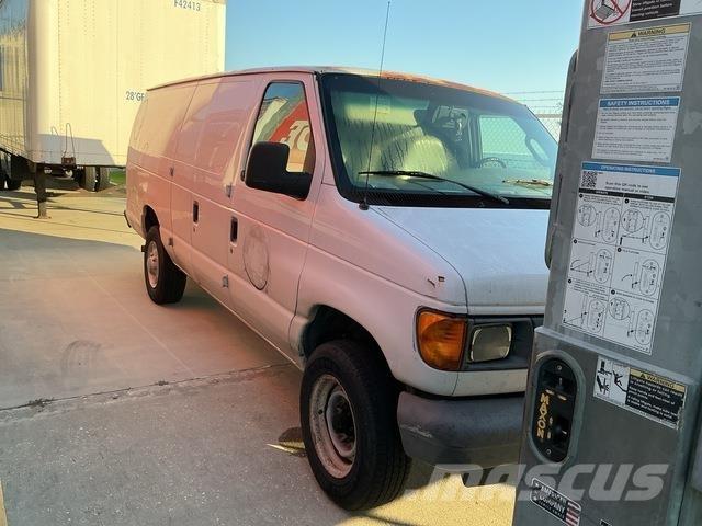 Ford E350 Camiones caja cerrada