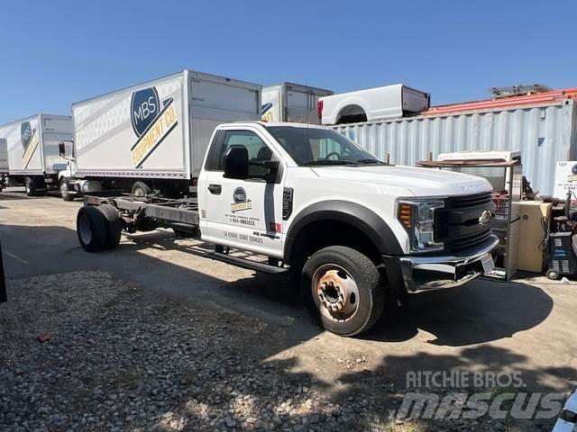 Ford F-550 Cabinas e interior