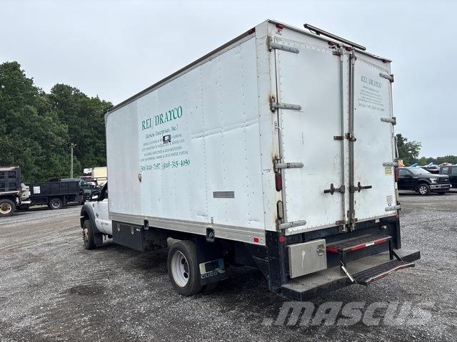 Ford F-550 Camiones caja cerrada
