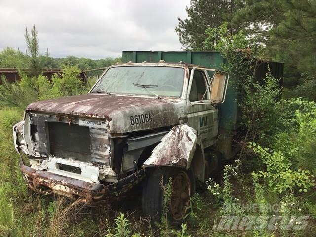 Ford F-700 Camiones bañeras basculantes o volquetes