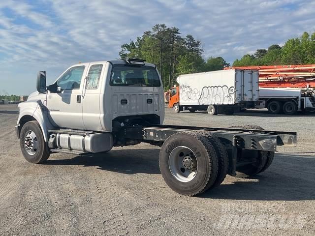 Ford F-750 Cabinas e interior