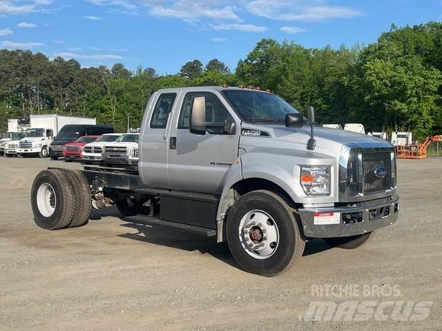 Ford F-750 Cabinas e interior