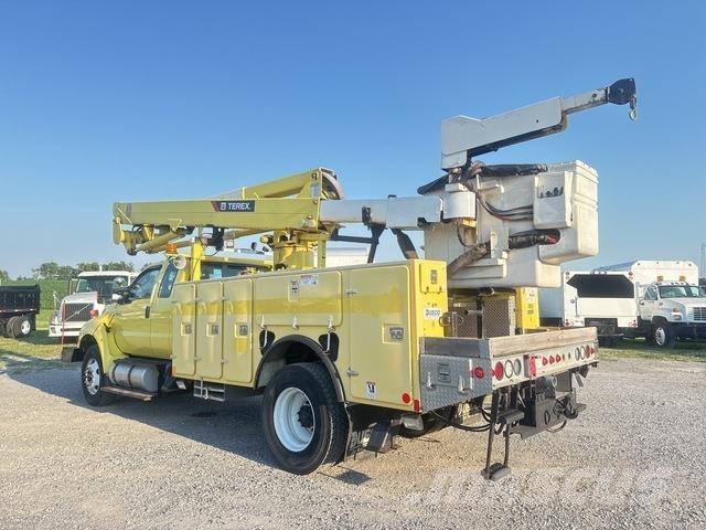 Ford F-750 Plataformas sobre camión
