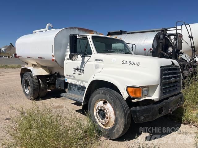 Ford F-800 Camiones cisterna