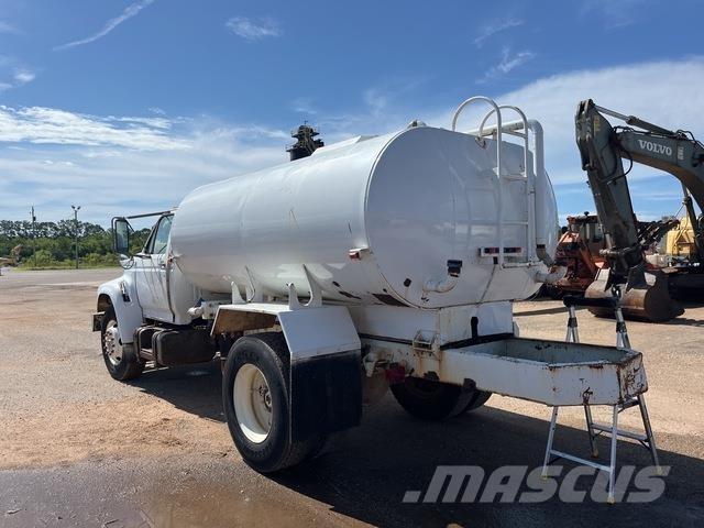 Ford F-800 Camiones cisterna