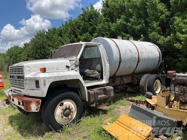 Ford F700 Camiones cisterna