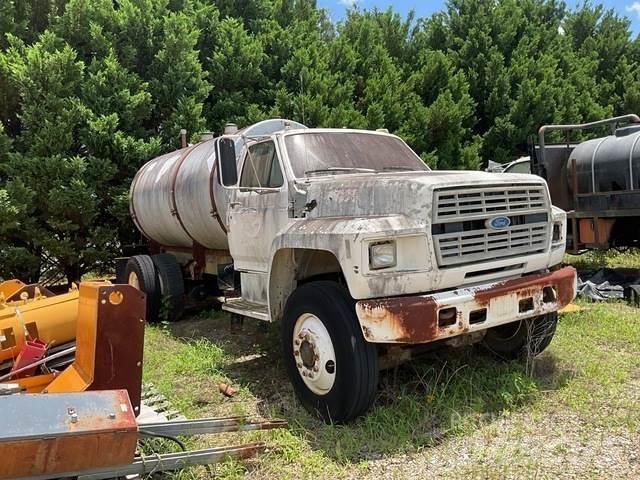 Ford F700 Camiones cisterna
