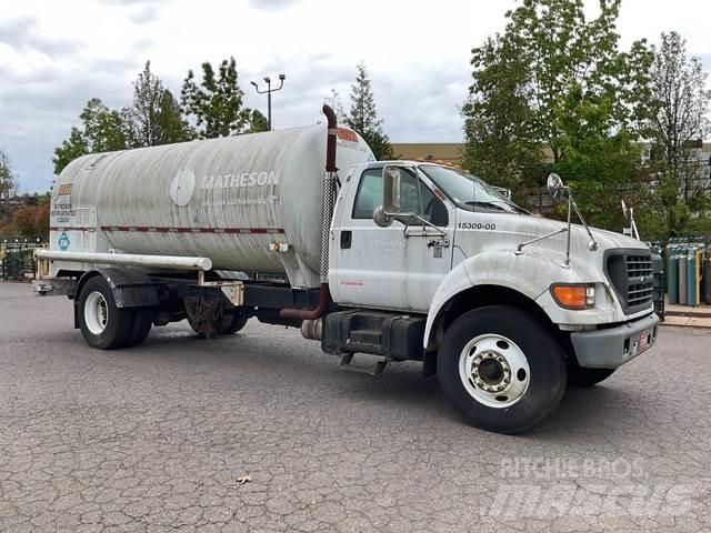 Ford F750 Camiones cisterna
