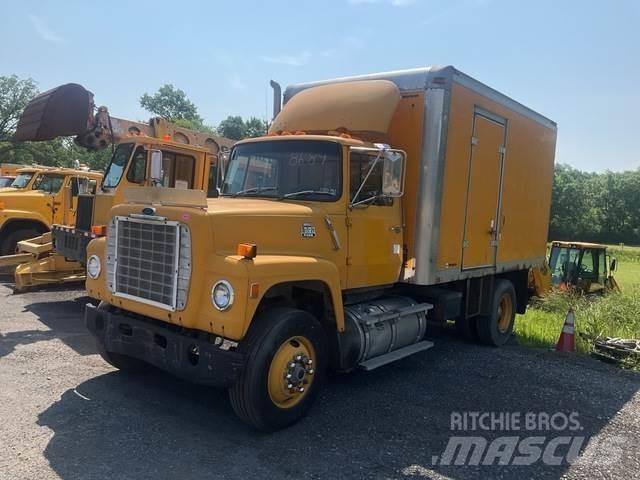 Ford L8000 Vehículos - Taller