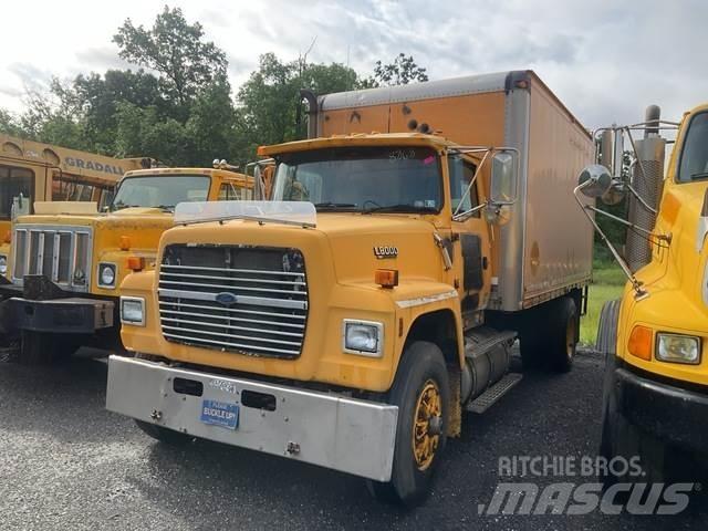 Ford L8000F Camiones caja cerrada