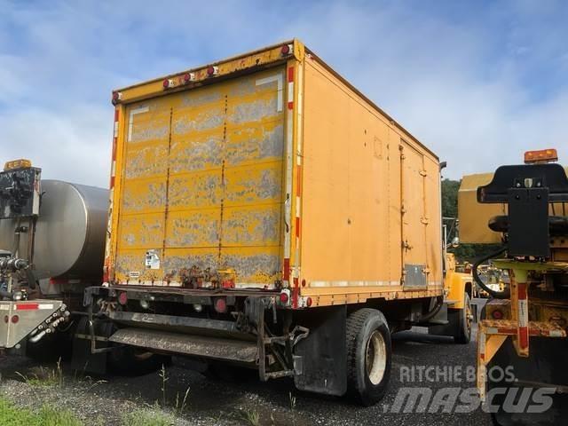 Ford L8000F Camiones caja cerrada