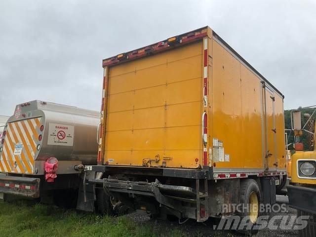Ford L8000F Camiones caja cerrada