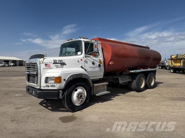 Ford L9000 Camiones cisterna