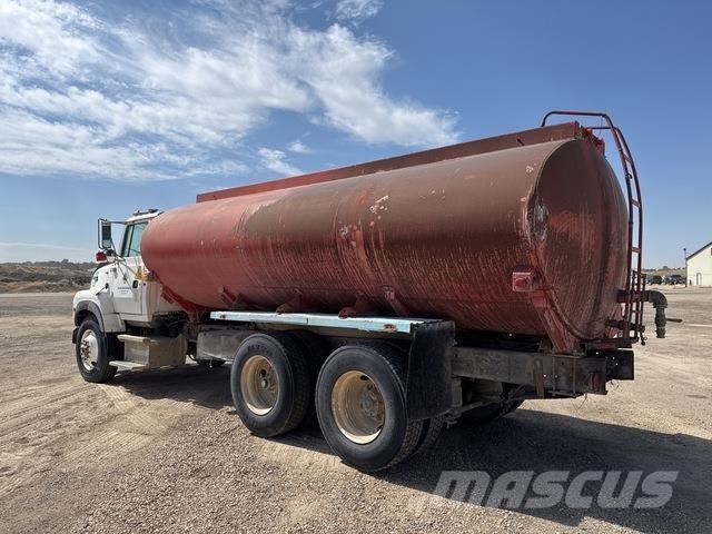 Ford L9000 Camiones cisterna