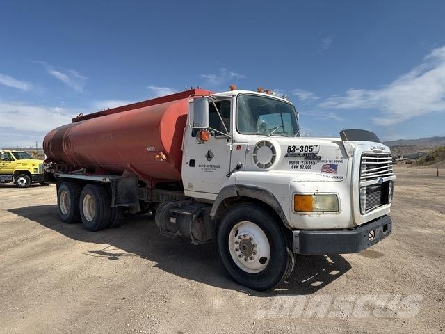 Ford L9000 Camiones cisterna
