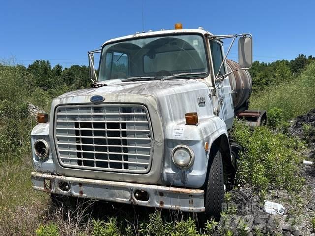 Ford LN7000 Camiones cisterna