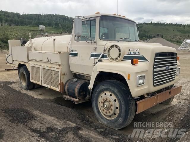 Ford LN8000 Camiones cisterna